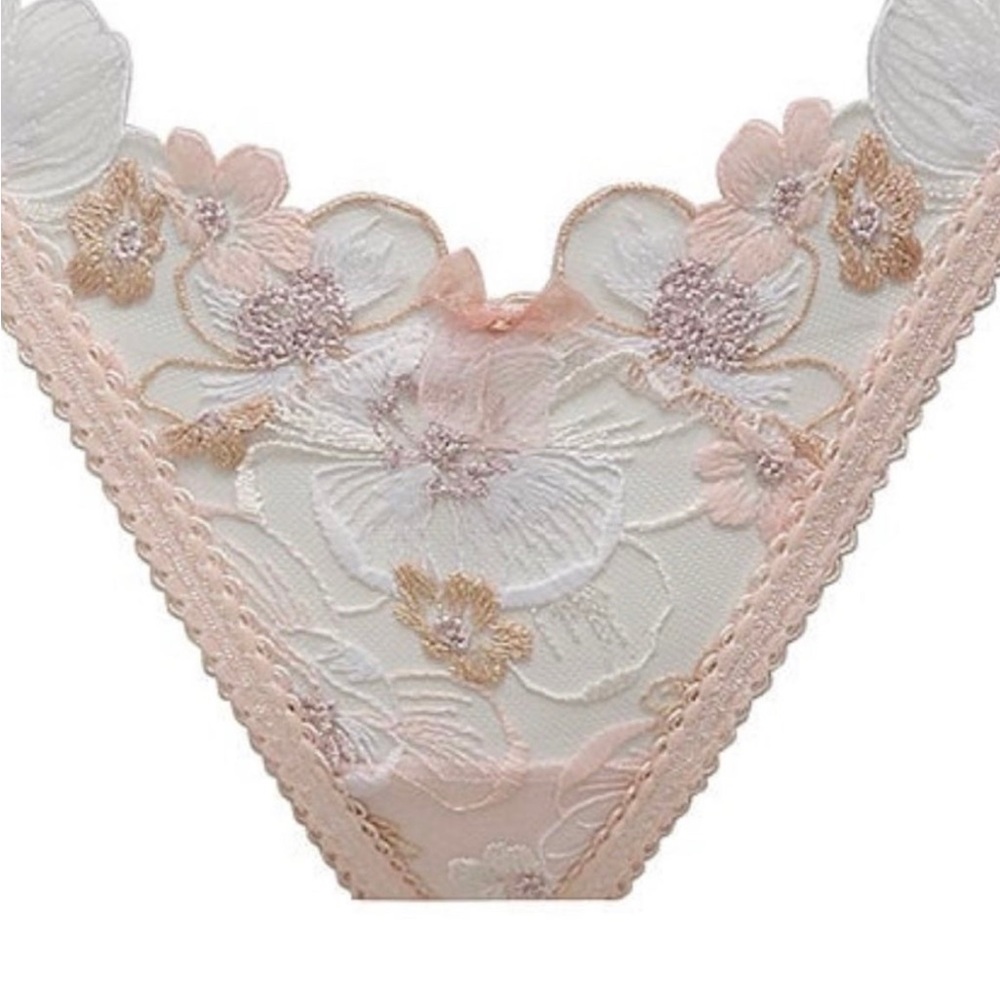 For love and lemons mae thong